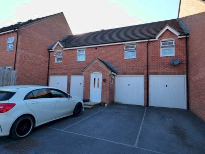 2 Bedroom Flat To Rent In Turnstile Walk, Trowbridge, Wiltshire, BA14