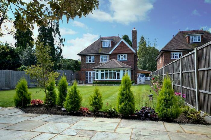 5 Bedroom Detached House To Rent In Woking, GU22