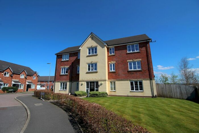 2 Bedroom Flat To Rent In Windsor Gardens, Heaton, Bolton, BL1