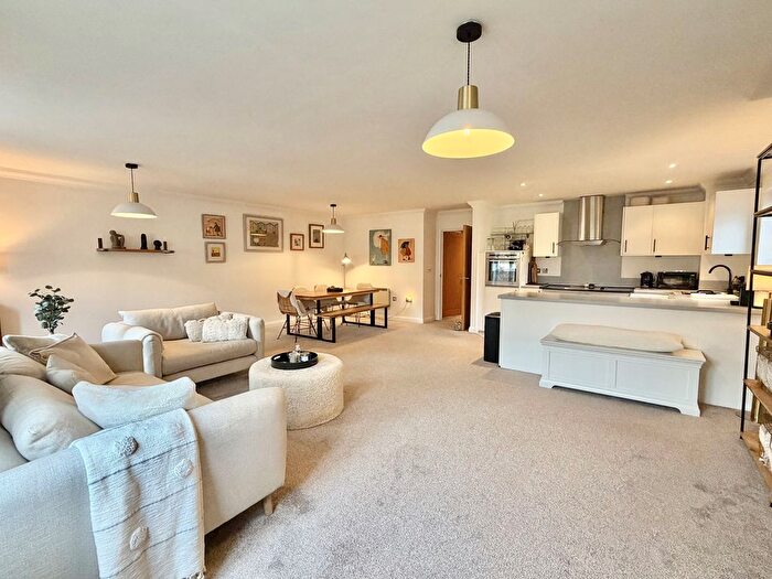 2 Bedroom Flat To Rent In The Quay, Poole, BH15