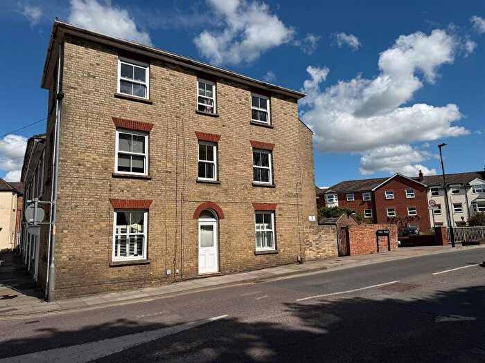 2 Bedroom Flat For Sale In Mill Road, Salisbury, SP2