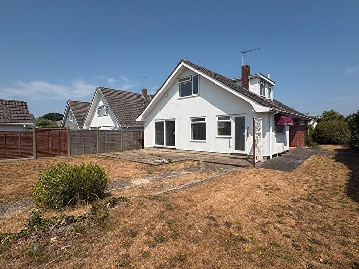 4 Bedroom Bungalow For Sale In Dorset Avenue, Ferndown, BH22
