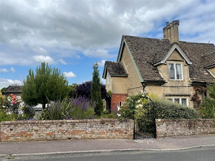 4 Bedroom Semi Detached House For Sale In Frogwell, Chippenham, SN14