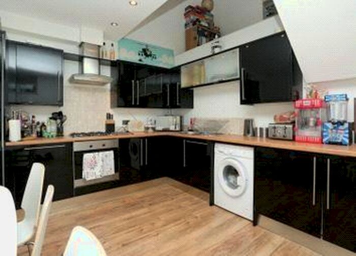 2 Bedroom Flat To Rent In High Street, Dover, Kent, CT16