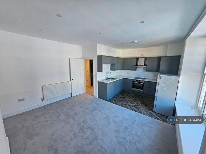 1 Bedroom Flat To Rent In The Chine, Dorking, RH4