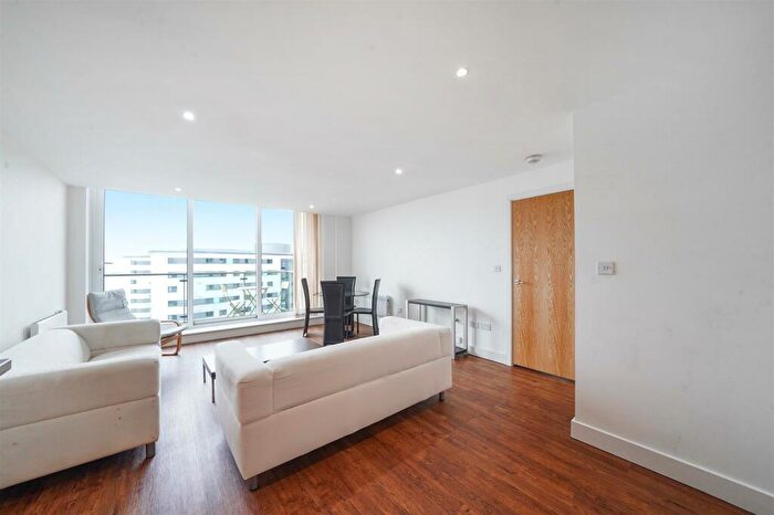 2 Bedroom Apartment To Rent In Fathom Court, London, E16