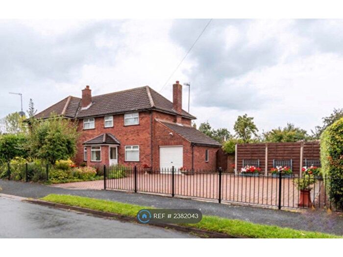 3 Bedroom Semi-Detached House To Rent In Mortlake Avenue, Worcester, WR5
