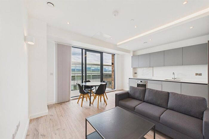 1 Bedroom Flat To Rent In Oxford Road, Uxbridge, UB8