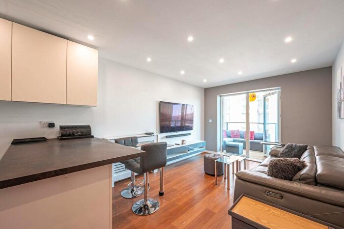 2 Bedroom Flat To Rent In Shearwater Drive, Hendon, London, NW9