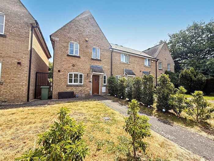 4 Bedroom Property To Rent In Hubbards Close, Uxbridge, UB8