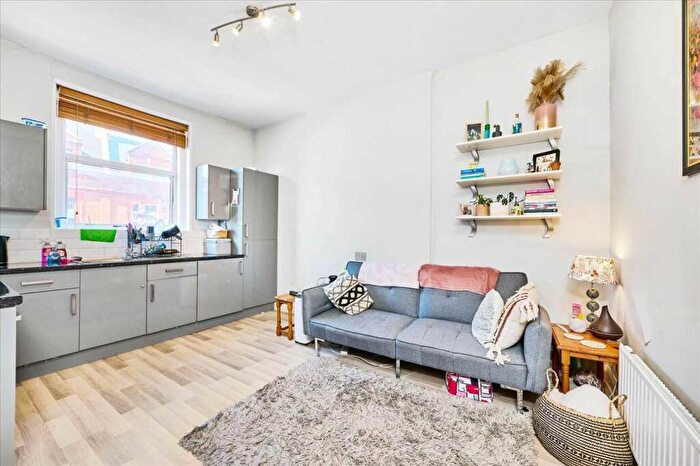 2 Bedroom Apartment To Rent In Balham High Road, SW12