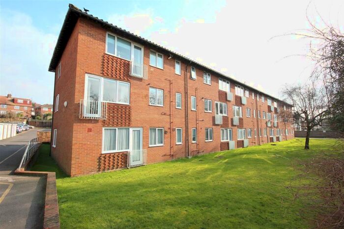 2 Bedroom Flat To Rent In Park Court, Old London Road, Brighton, BN1