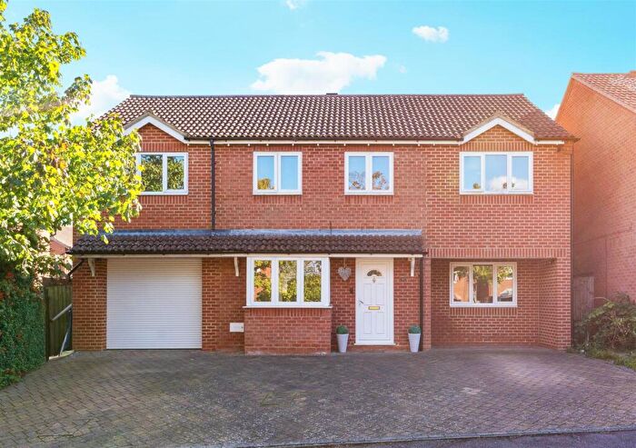 5 Bedroom Detached House For Sale In Attingham Hill, Great Holm, Milton Keynes, MK8
