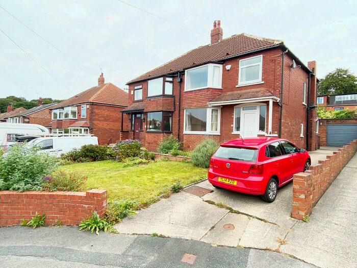 3 Bedroom Semi-Detached House To Rent In Parkside Place, Meanwood, Leeds, West Yorkshire., LS6