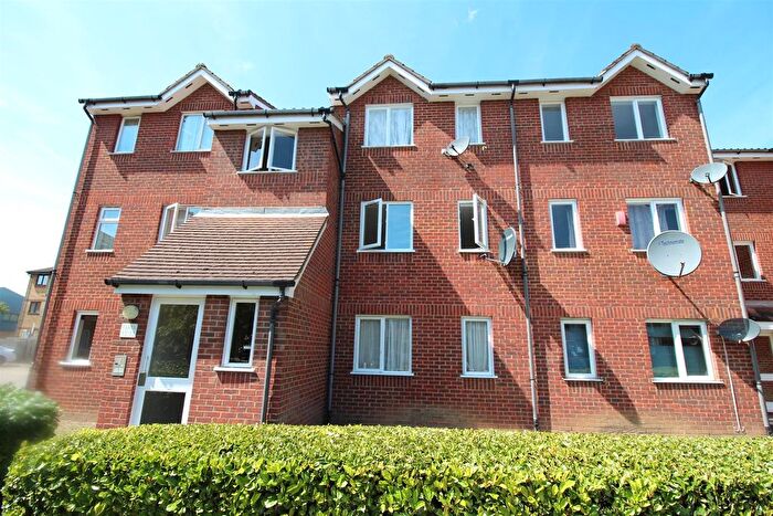 1 Bedroom Flat To Rent In Dunnock Close, Edmonton, N9