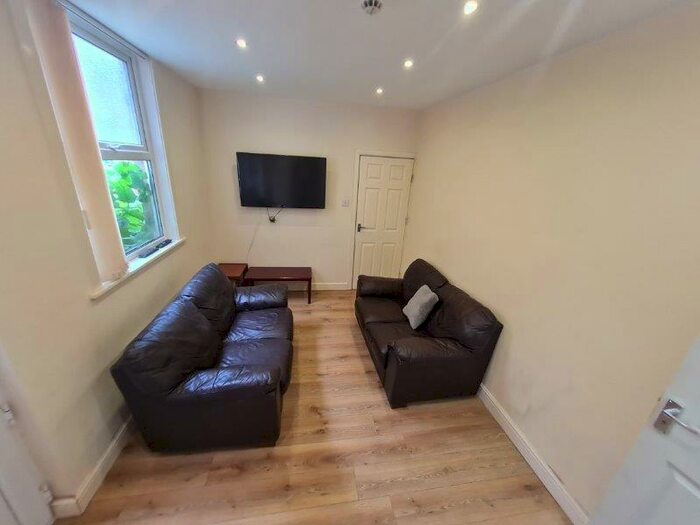 5 Bedroom House Of Multiple Occupation To Rent In Furness Road, Manchester, Greater Manchester, M14