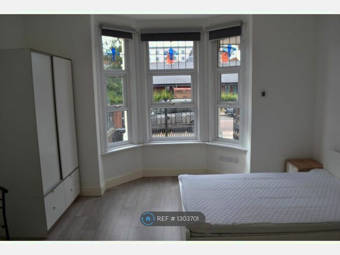Studio To Rent In Albert Road, Ilford IG1
