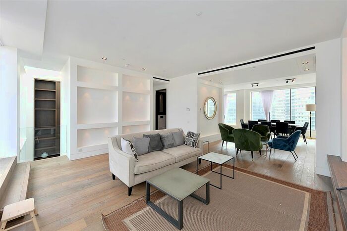 3 Bedroom Flat To Rent In Buckingham Gate, Westminster, SW1E