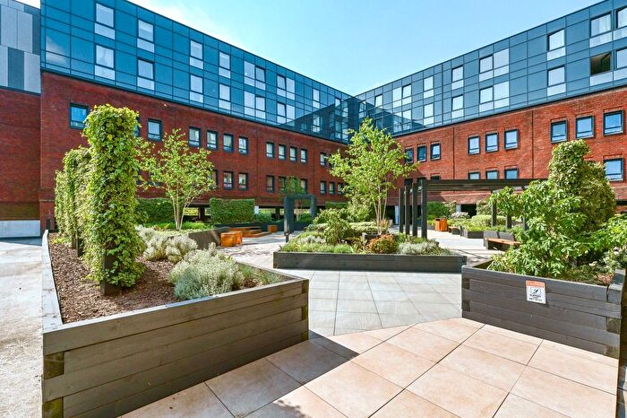 1 Bedroom Flat For Sale In Camberley, Surrey, GU15