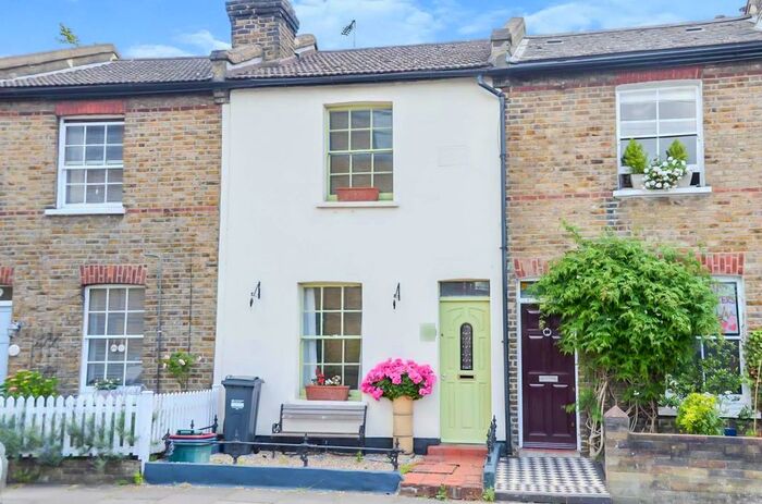 2 Bedroom Cottage To Rent In Orchard Road, Brentford, TW8