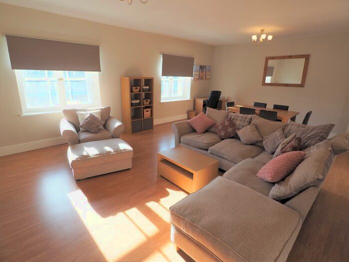 2 Bedroom Apartment To Rent In George Street, Hull, HU1