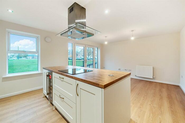 2 Bedroom Apartment To Rent In Sandpiper Drive, Lakeside, Doncaster, DN4