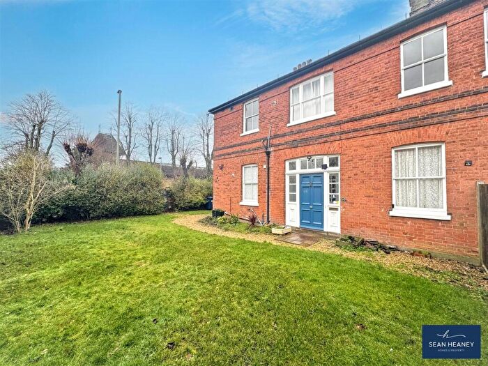 2 Bedroom Apartment For Sale In Salisbury Road, Barnet, EN5