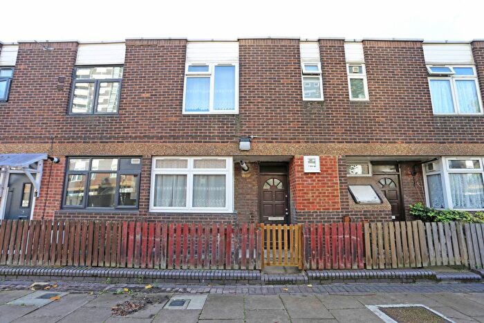 3 Bedroom Terraced House To Rent In Roebourne Way, London, Newham, E16
