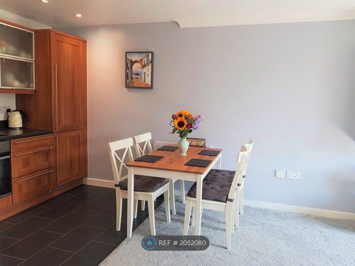 2 Bedroom Flat To Rent In Viridian Square, Aylesbury, HP21