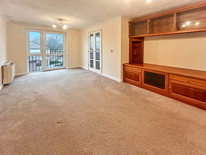 2 Bedroom Flat For Sale In Fielders Court, West End, Southampton, SO30