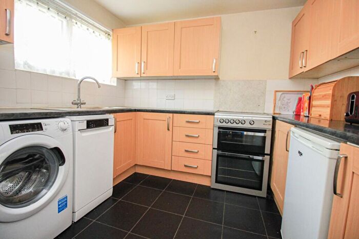 2 Bedroom Maisonette For Sale In Wavell Road, Bitterne, SO18