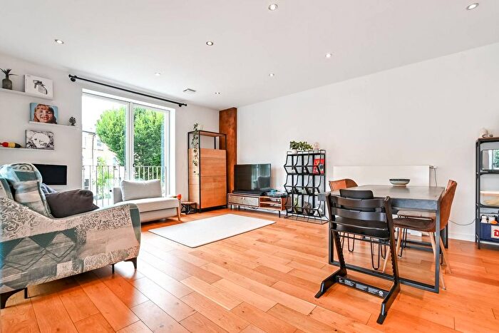 2 Bedroom Flat To Rent In Widford Court, Highbury, London, N4