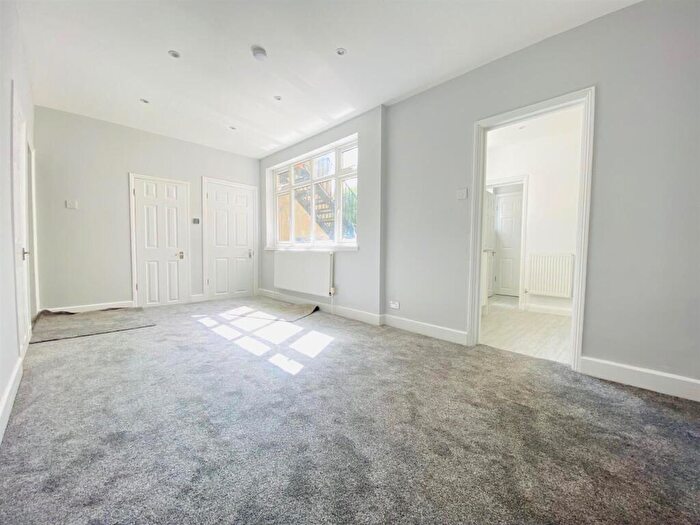 2 Bedroom Flat To Rent In Albert Road, SE25