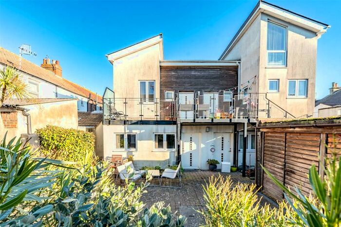 1 Bedroom Flat To Rent In Station Road, Worthing, BN11