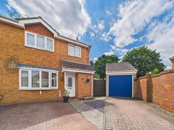 3 Bedroom Semi-Detached House For Sale In Spencer Way, Stowmarket, IP14