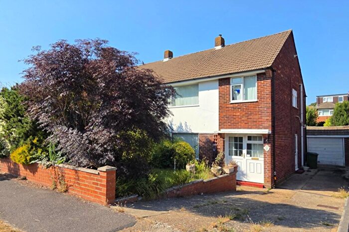 4 Bedroom Semi Detached House For Sale In Beaufort Avenue, Fareham, PO16