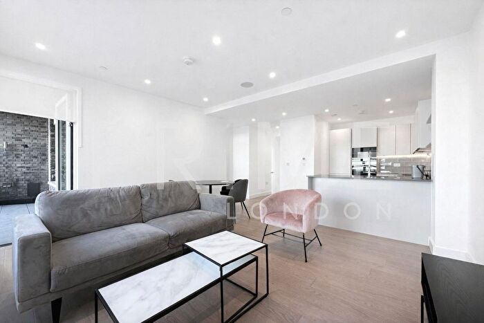 2 Bedroom Flat To Rent In The Crosse, Bermondsey Square, London, SE1