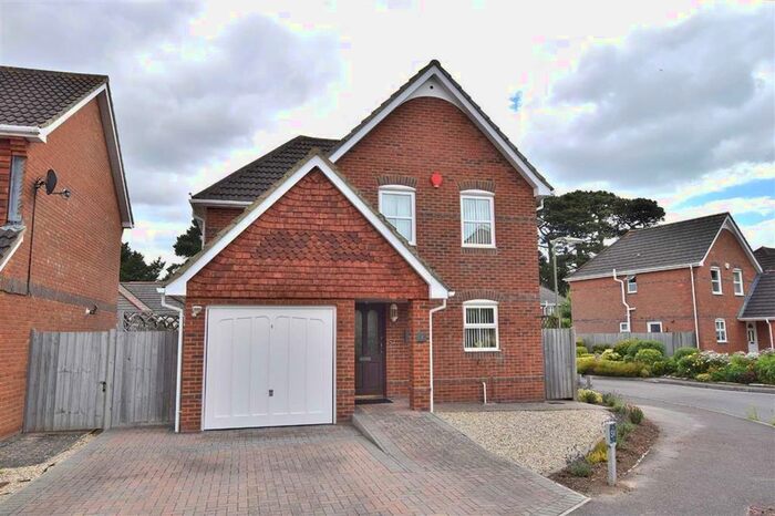3 Bedroom Detached House To Rent In Seddon Close, Barton On Sea BH25