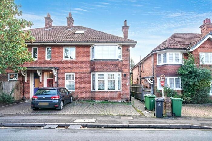 3 Bedroom Maisonette For Sale In Middle Gordon Road, Camberley, Surrey, GU15