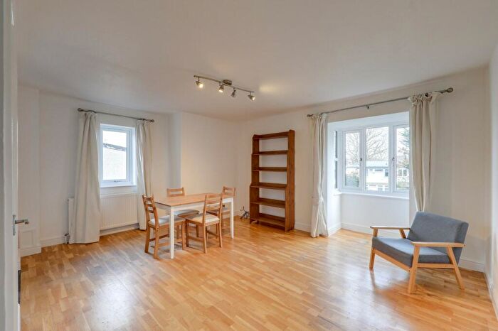 2 Bedroom Flat To Rent In Acorn Way, Sydenham, London, SE23