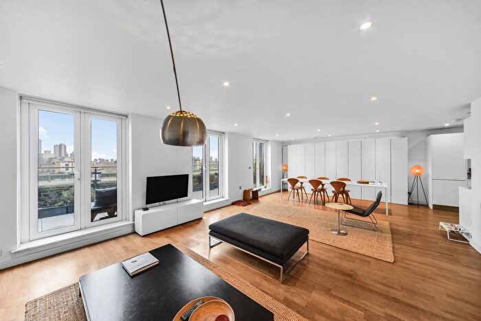 3 Bedroom Flat To Rent In Wharf Street, London, SE8