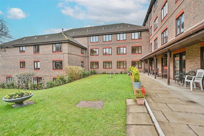 1 Bedroom Flat For Sale In Kings Road, Brentwood, CM14