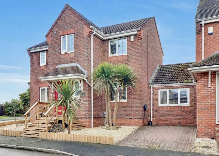 4 Bedroom Link Detached House For Sale In Hall Farm Park, Micklefield, Leeds, LS25