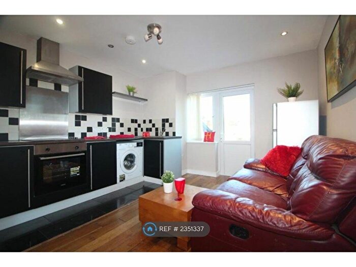 2 Bedroom Flat To Rent In West Don Street, South Yorkshire, S6