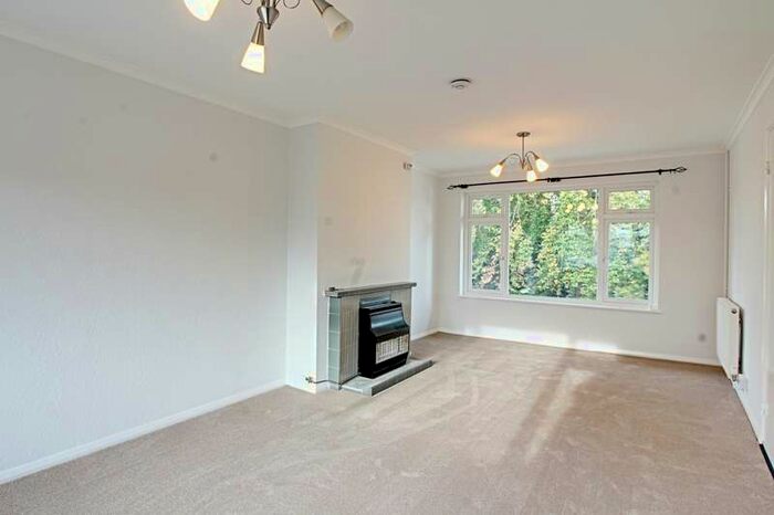 2 Bedroom Flat To Rent In Cedar Court, Marlow, SL7