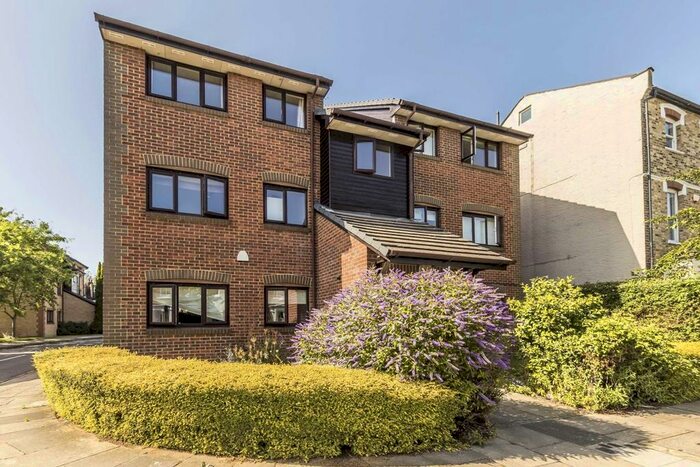 2 Bedroom Flat To Rent In Rothschild Road, London, W4