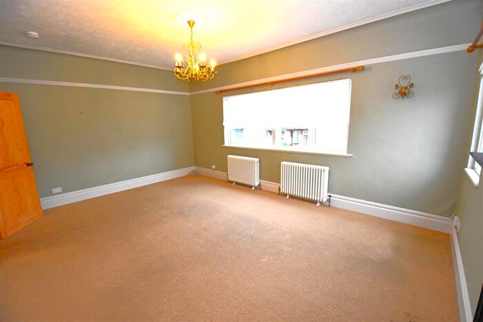 3 Bedroom Maisonette For Sale In Fairmead Avenue, Westcliff-On-Sea, SS0