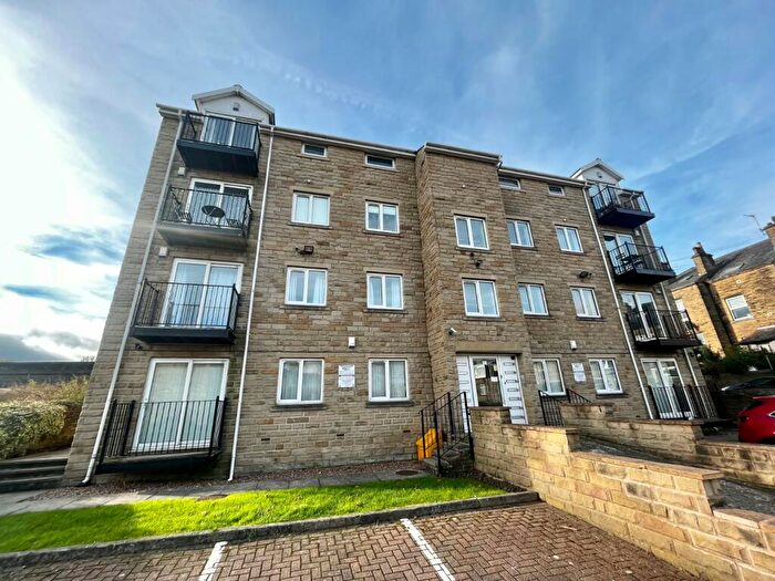 2 Bedroom Flat To Rent In Bradford Road, Shipley, West Yorkshire, BD18