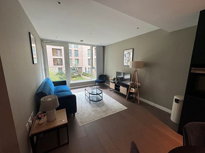 2 Bedroom Flat To Rent In Kennington Lane, London, SE11