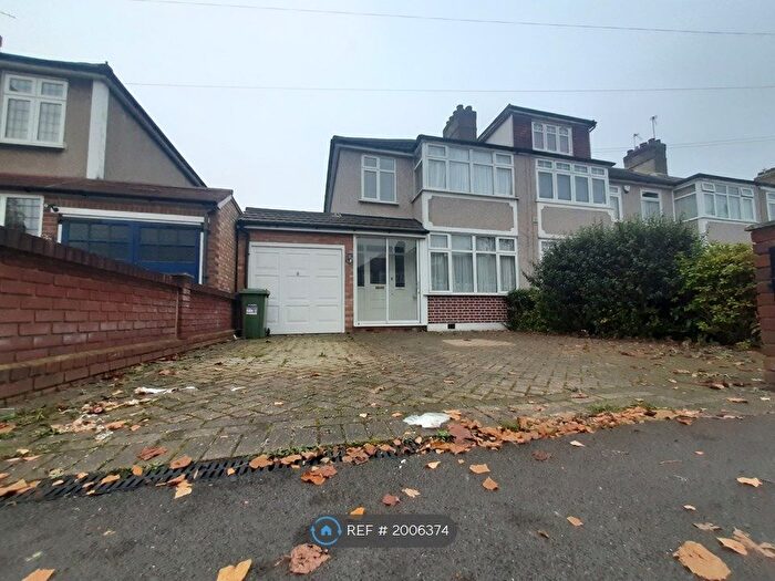 3 Bedroom End Of Terrace House To Rent In Romford, Romford, RM12